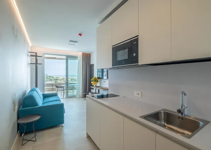 Aparthotel Panorama Beach 3* بيبيوني